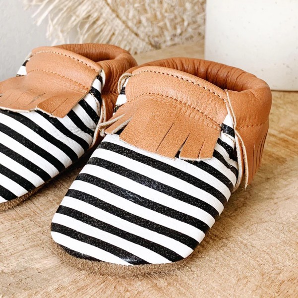 Baby Dutch- Παπουτσάκια Αγκαλιάς Striped- Δέρμα